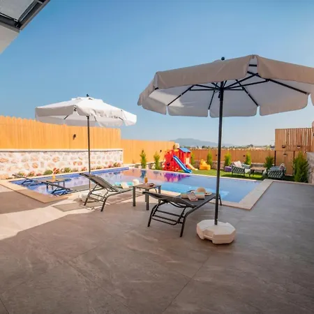 Emirbey - 2 Bedroom Holiday With Jacuzzi In Kalkan