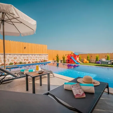 Villa Emirbey - 2 Bedroom Holiday With Jacuzzi In Kalkan