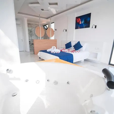 Villa Emirbey - 2 Bedroom Holiday With Jacuzzi In Kalkan