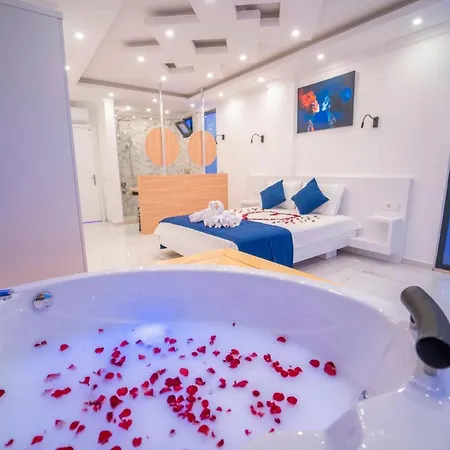 Villa Emirbey - 2 Bedroom Holiday With Jacuzzi In Kalkan Kaş