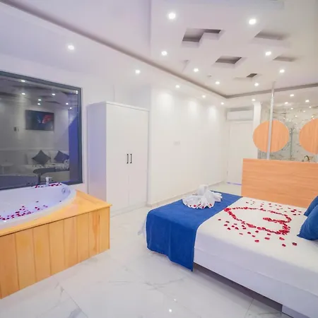 Villa Emirbey - 2 Bedroom Holiday With Jacuzzi In Kalkan Kaş