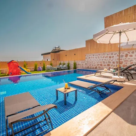 Emirbey - 2 Bedroom Holiday With Jacuzzi In Kalkan Kaş