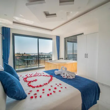 Vila Emirbey - 2 Bedroom Holiday With Jacuzzi In Kalkan