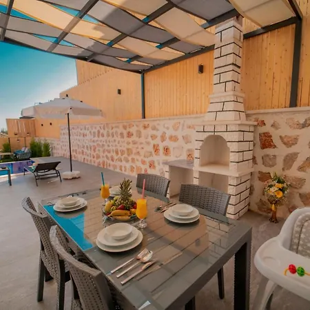 Emirbey - 2 Bedroom Holiday With Jacuzzi In Kalkan