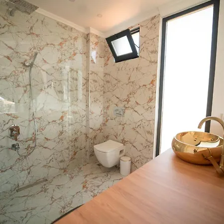 Vila Emirbey - 2 Bedroom Holiday With Jacuzzi In Kalkan *